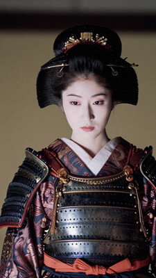 medium shot of japanese samurai geisha, beautiful, looking up, leather armour, silk robe, soft lighting, film grain, from above, upper body, epiCPhoto