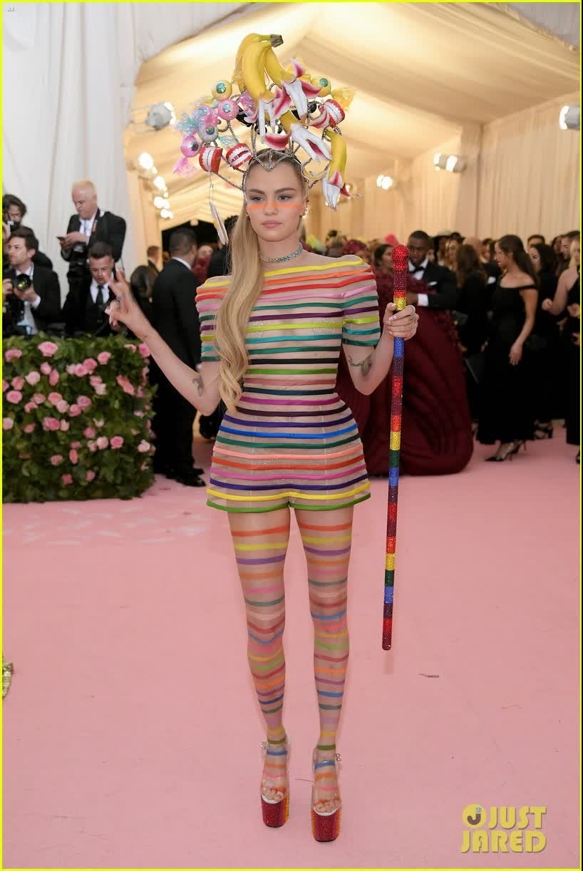 Cara Delevingne Met Gala Arrival Portrait