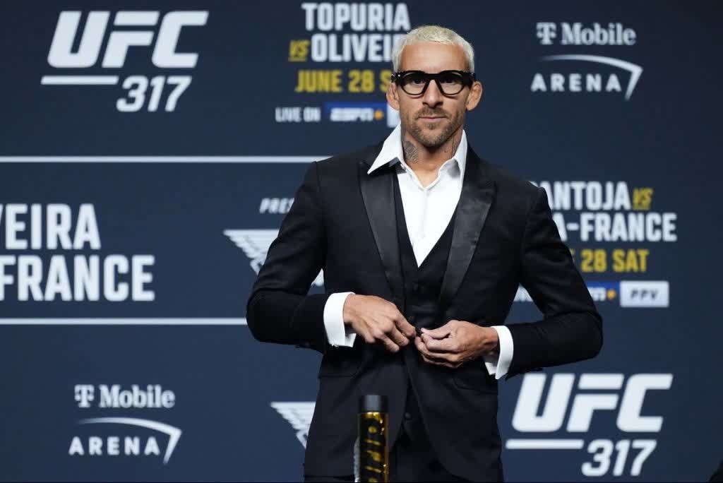 Charles Oliveira Ufc Press Portrait