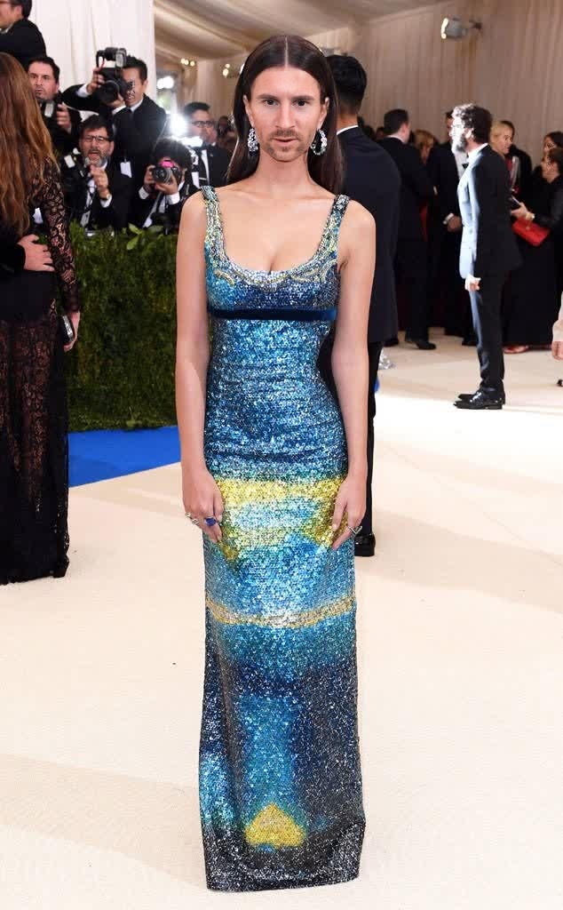 Emily Ratajkowski Met Gala Arrival Portrait