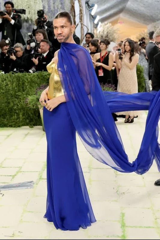 Hailey Bieber Met Gala Arrival Portrait
