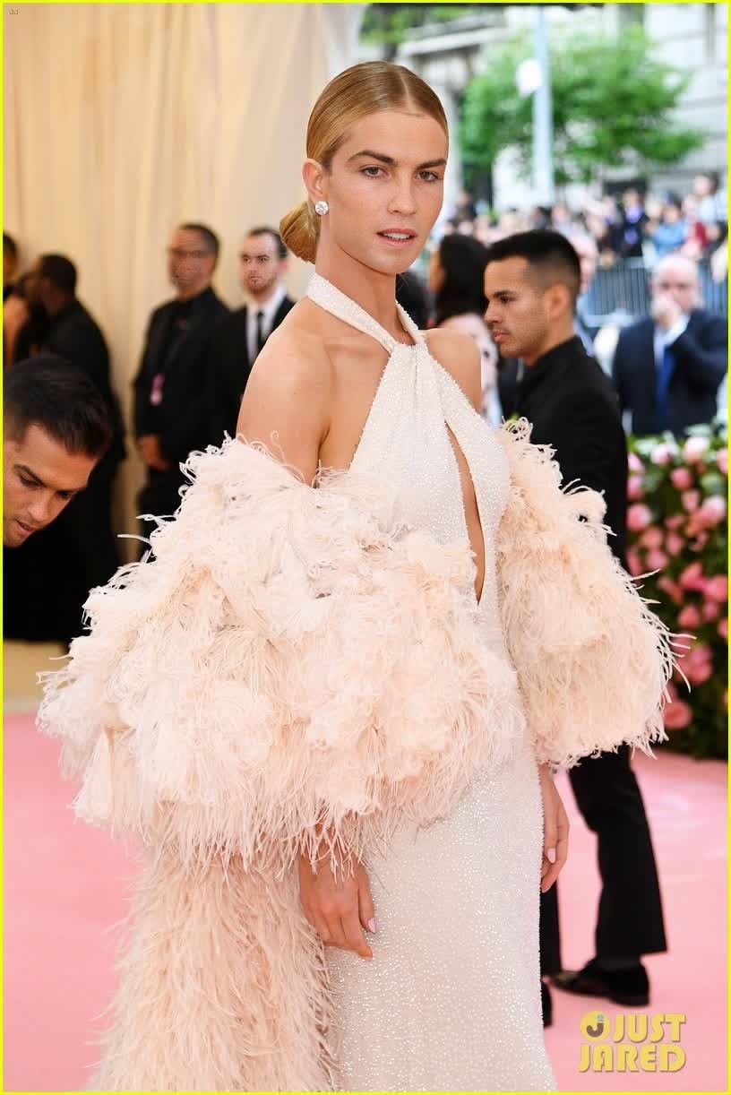 Rosie Huntington-Whiteley Met Gala Portrait