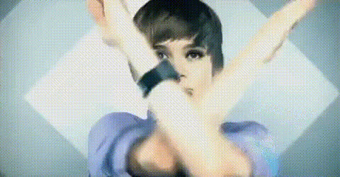 Justin Bieber Singing Gesture