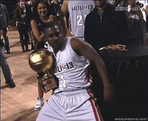 Kevin Hart Smiling With Trophy