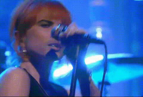 rebecca-ferguson-singing-on-tonight-show