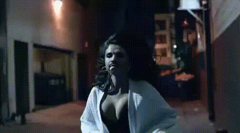selena-gomez-looking-sideways-1