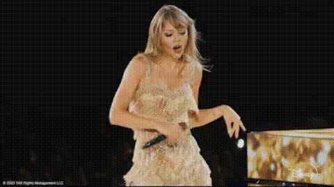 taylor-swift-dancing-enthusiastically