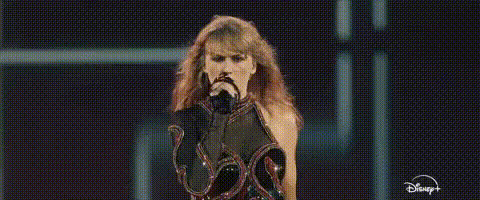 taylor-swift-singing-performance