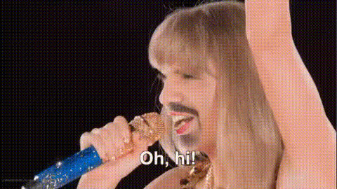 taylor-swift-singing-with-mic