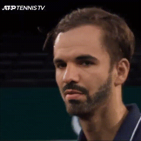 tennis-player-smiling-face