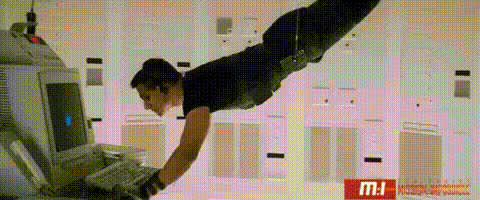 tom-cruise-in-computer-room