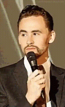 tom-hiddleston-holding-microphone