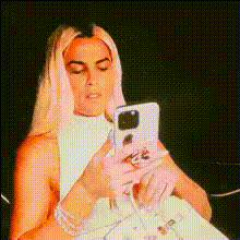woman-with-phone-selfie