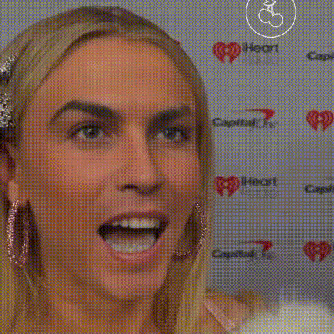 zara-larsson-surprised-expression