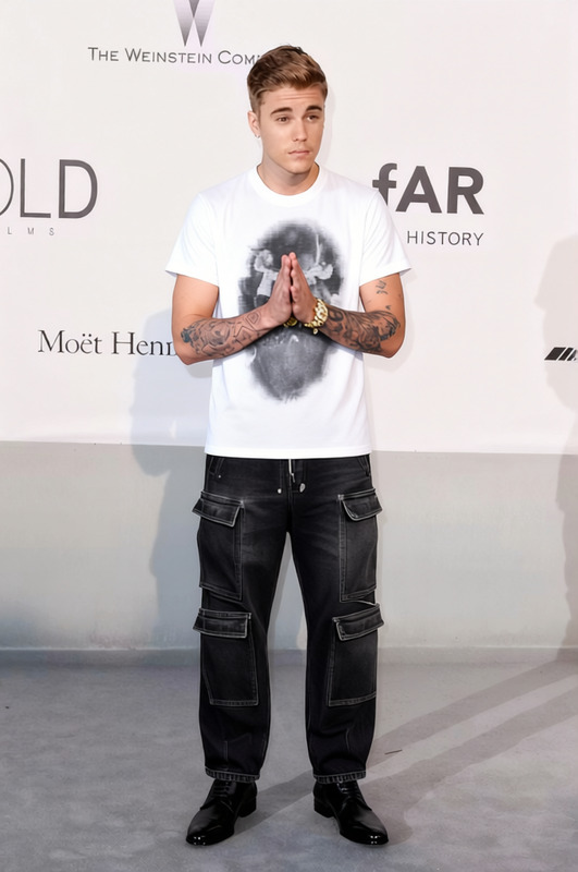 Travis Scott Streetwear Outfit