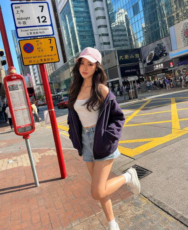 Hong Kong Summer Street Snapshot